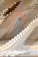 Elegant wedding dress with fitted silhouette and lace bodice