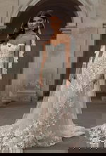 sweetheart neckline lace bridal gown