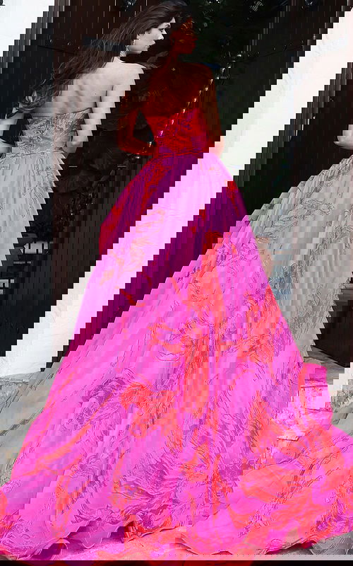 Full skirt gown with sweetheart neckline